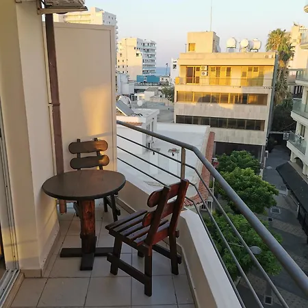 Downtown Apartment *