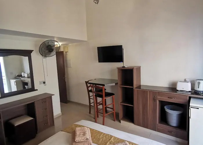 Downtown & Two-bedrooms דירה לרנקה