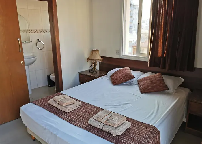 Downtown & Two-bedrooms דירה