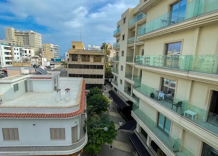 Downtown & Two-bedrooms * לרנקה