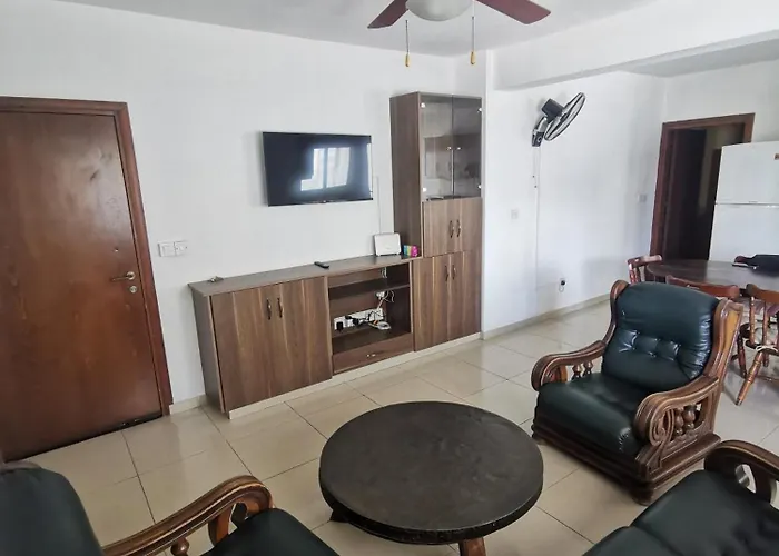 Downtown & Two-bedrooms דירה לרנקה