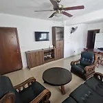 Downtown & Two-bedrooms Apartamento Lárnaca